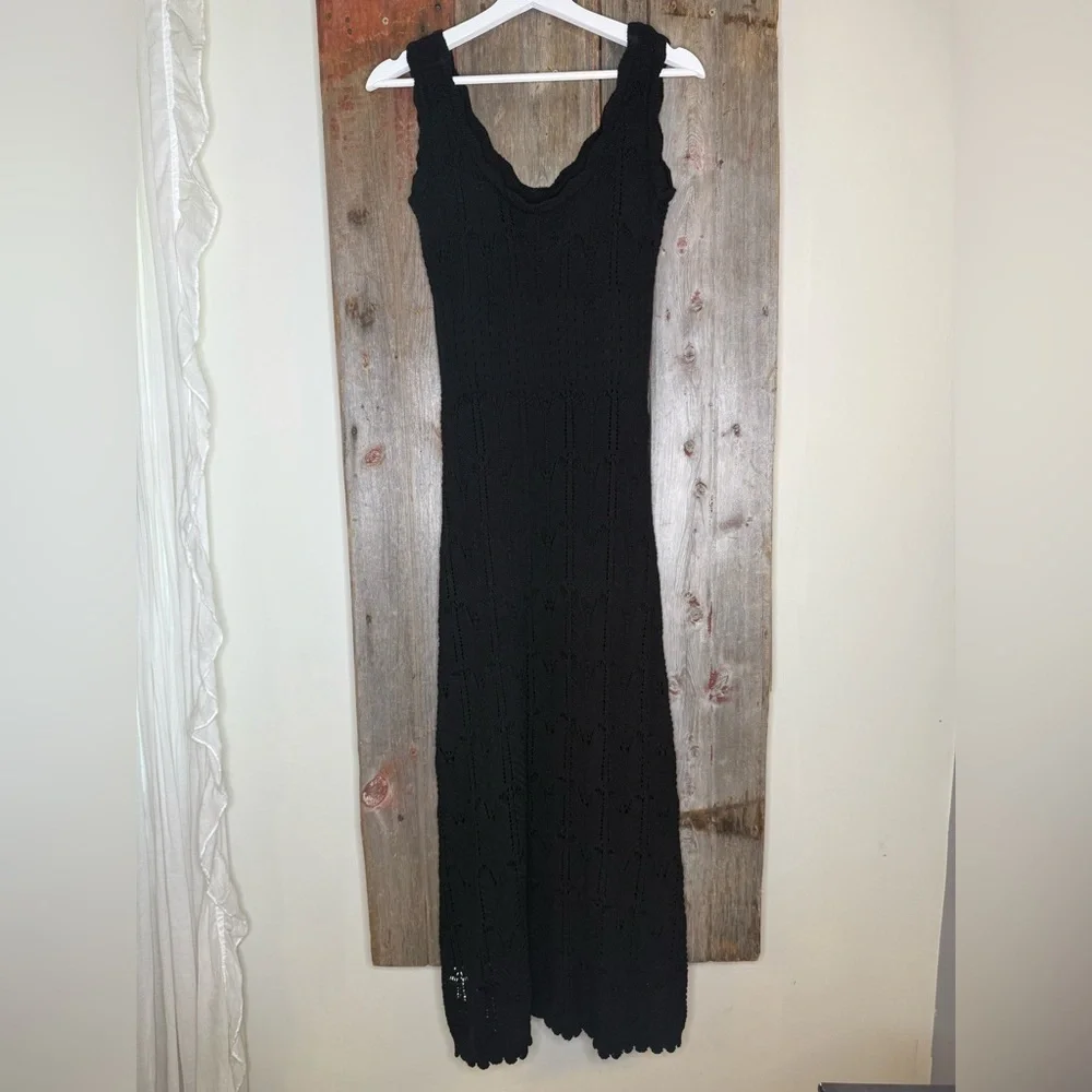 Luxely Wilder Sleeveless V-Neck Knit Midi Scalloped Hem Dress Black S